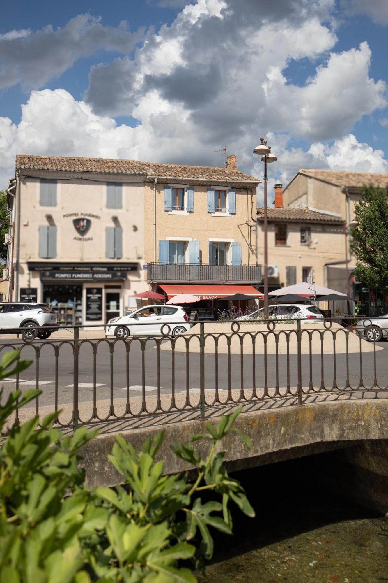 Apartamento Le Partage Des Eaux - 4 Couchages - Hypercentre - Clim - Wifi LʼIsle-sur-la-Sorgue Exterior foto