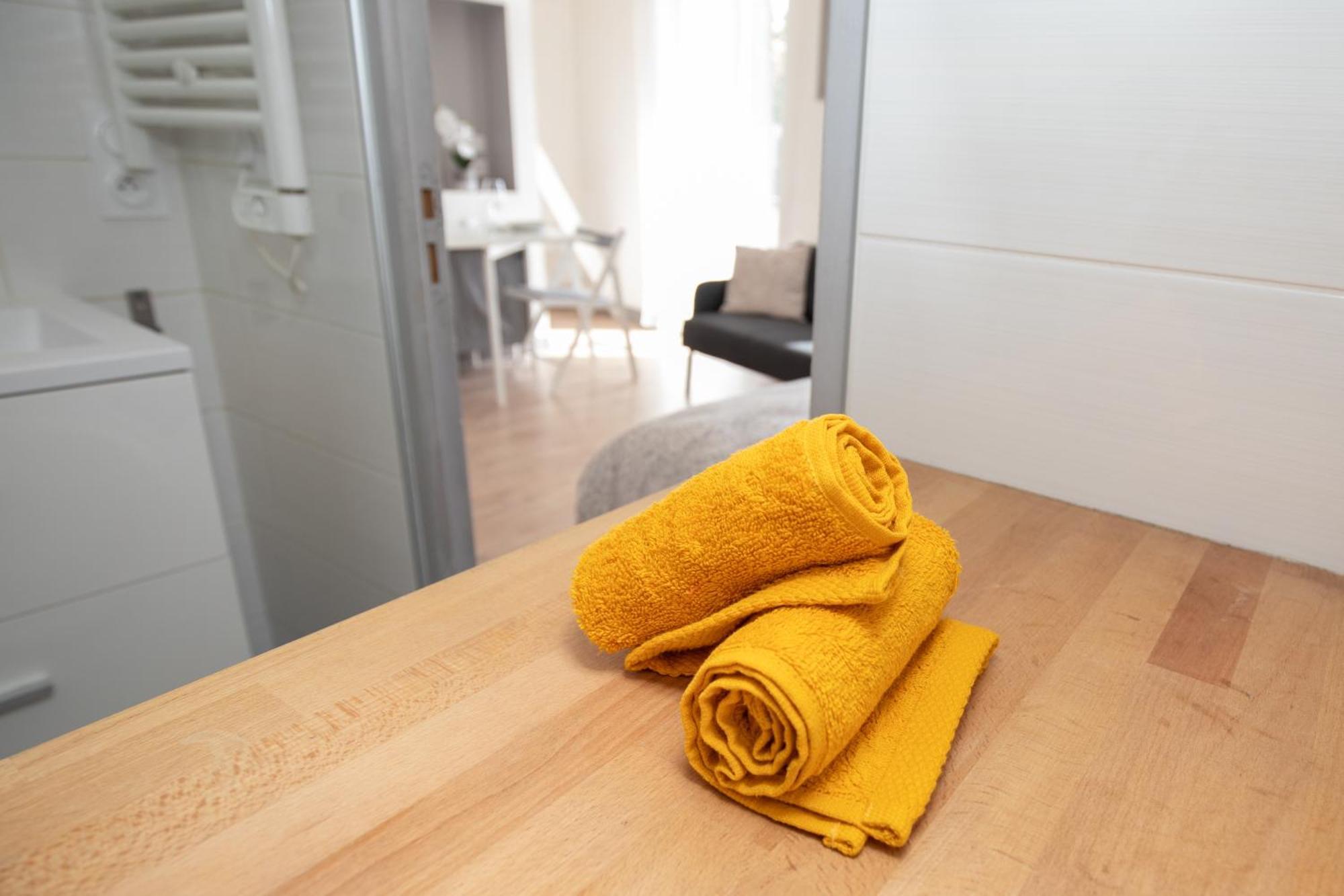 Apartamento Le Partage Des Eaux - 4 Couchages - Hypercentre - Clim - Wifi LʼIsle-sur-la-Sorgue Exterior foto